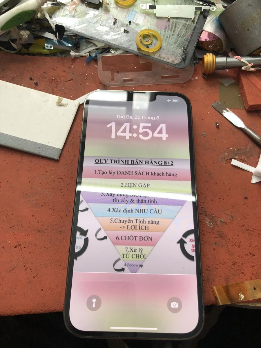 iPhone 13 Pro Trắng Màn Hình? Đừng Lo, Fix Ngay Lấy Liền!